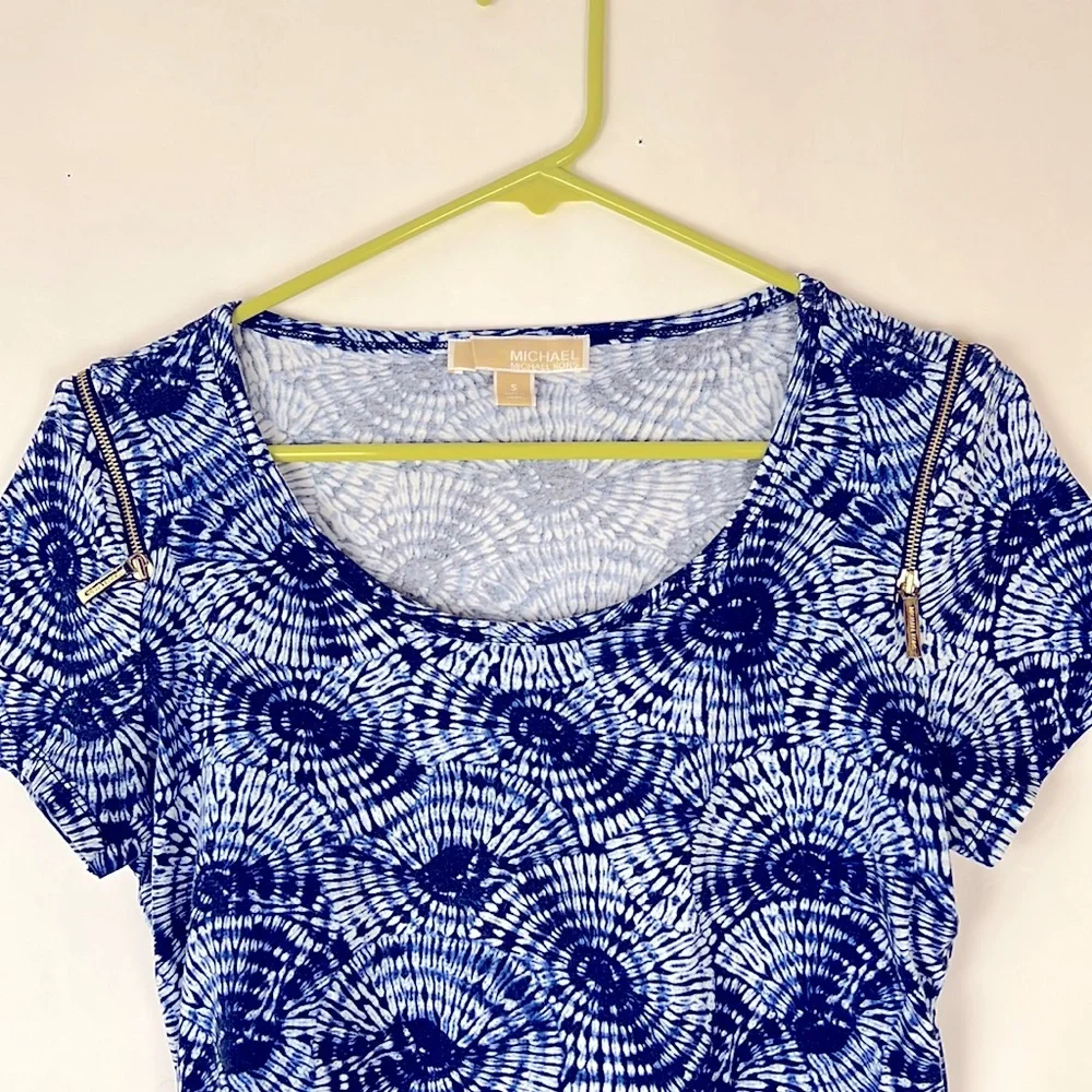 MICHAEL KORS shortsleeve tie dye circles blue and white top zippered sho… - Picture 2 of 9